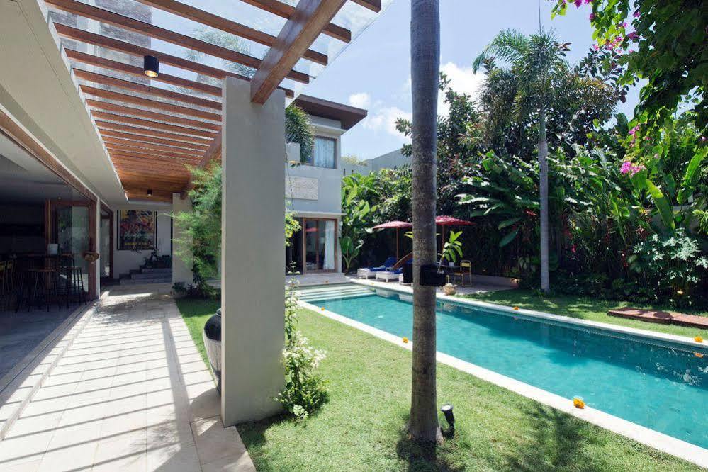 Villa Pierrot Seminyak Exterior foto